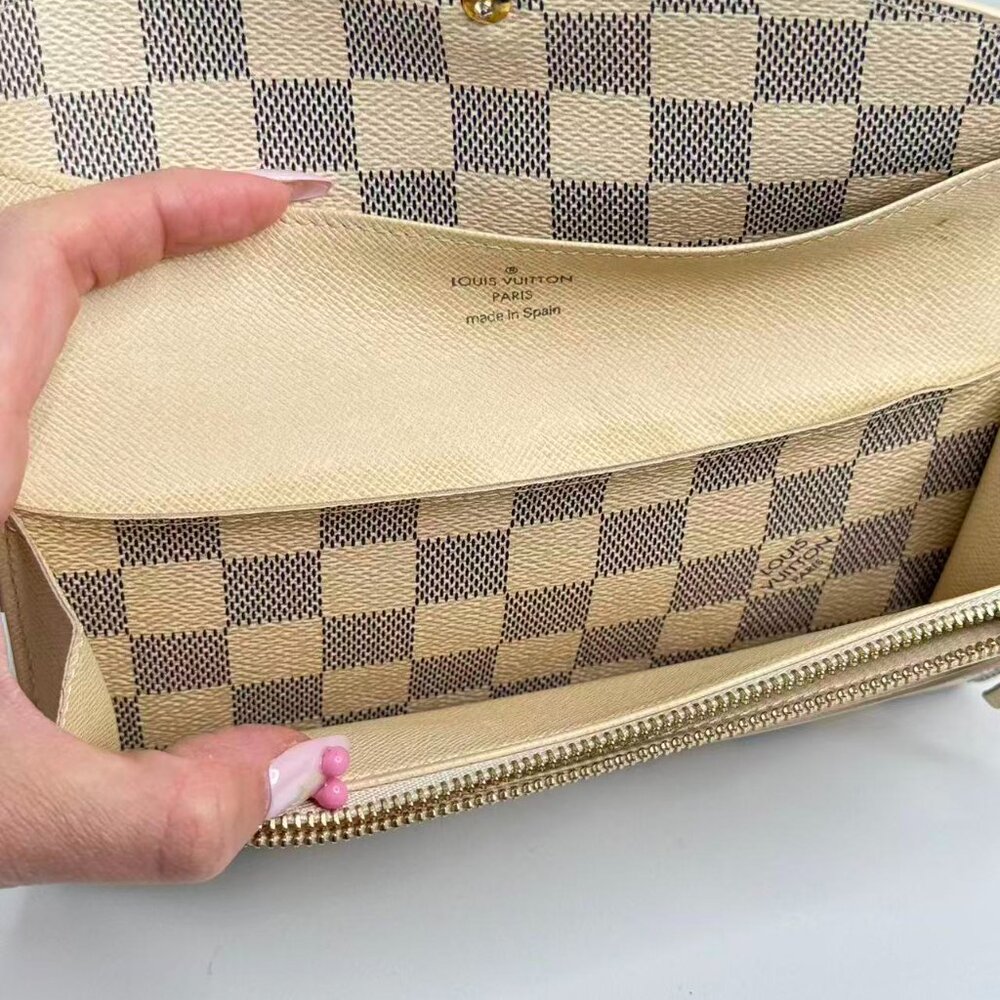 Louis Vuitton Damier Azur Wallet Classic Checkered Design with Gold Tone Clasp - Picture 7 of 8